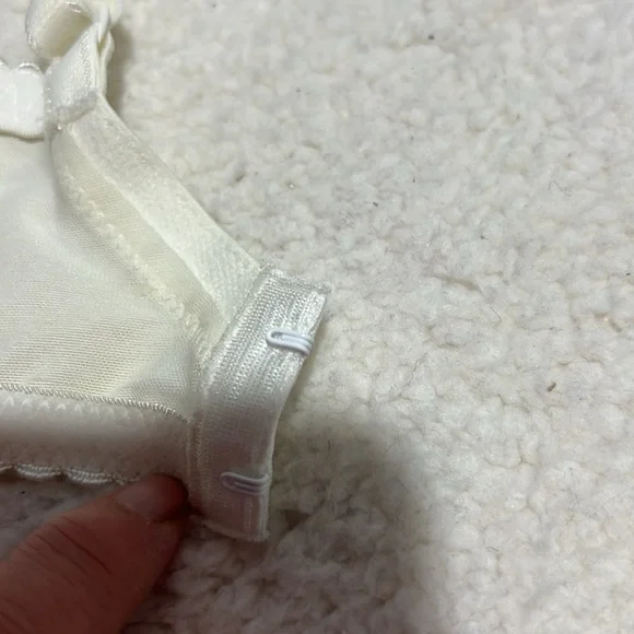 Chantelle Bra 70F/32DDD - Picture 7 of 7